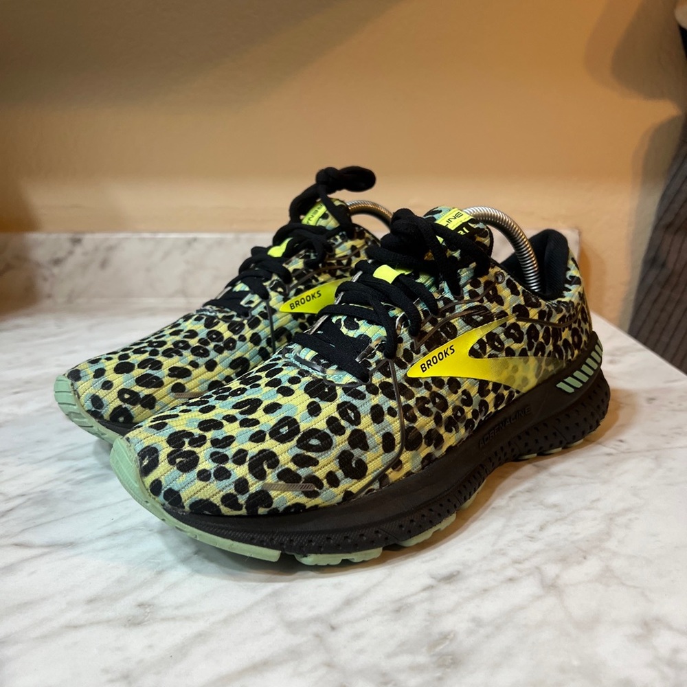 Brooks adrenaline 21 womens size 9.5